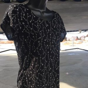 BRIGGS New York woman’s top